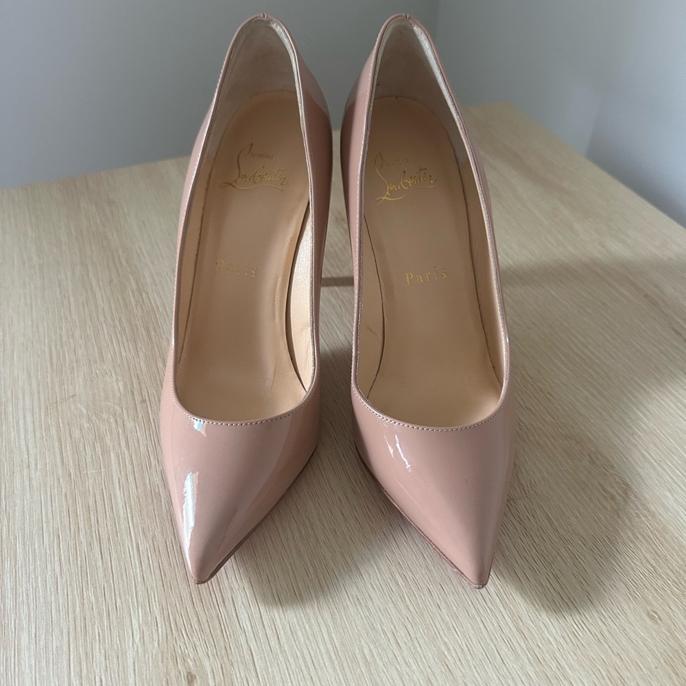 CHRISTIAN LOUBOUTIN
Pigalle Follies 85 patent-leather pumps - Picture 6 of 11